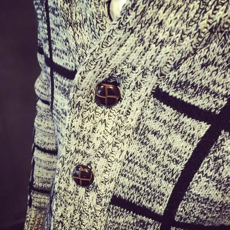 Men's Plaid V-Neck Wool Sweater