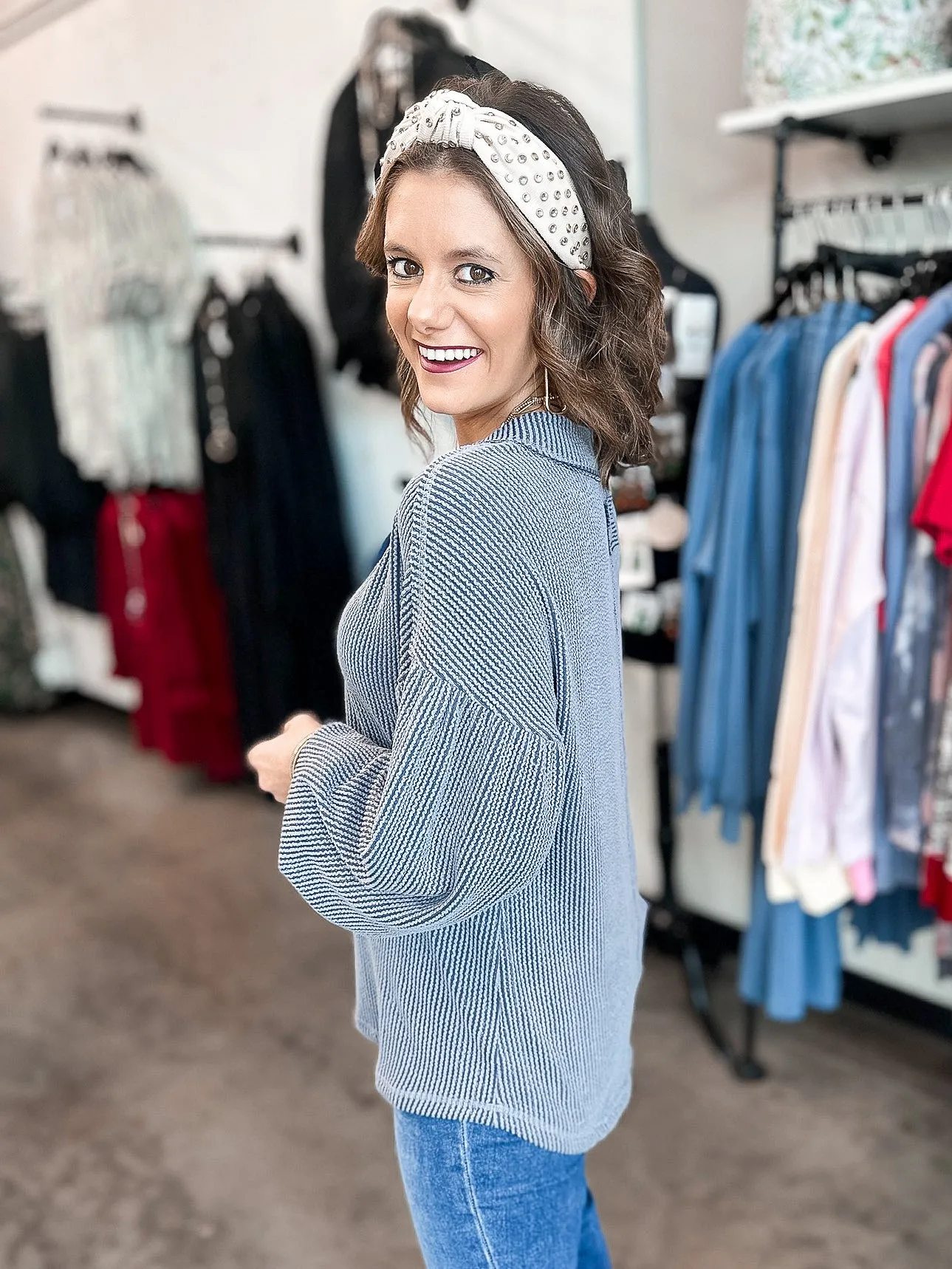 Relaxed and Ribbed V Neck Pullover